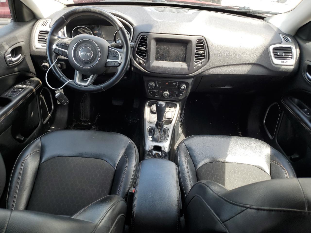 3C4NJDBB2JT180627 2018 Jeep Compass Latitude