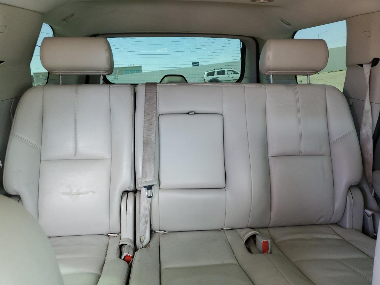 1GNUKBE00AR273816 2010 Chevrolet Tahoe K1500 Lt