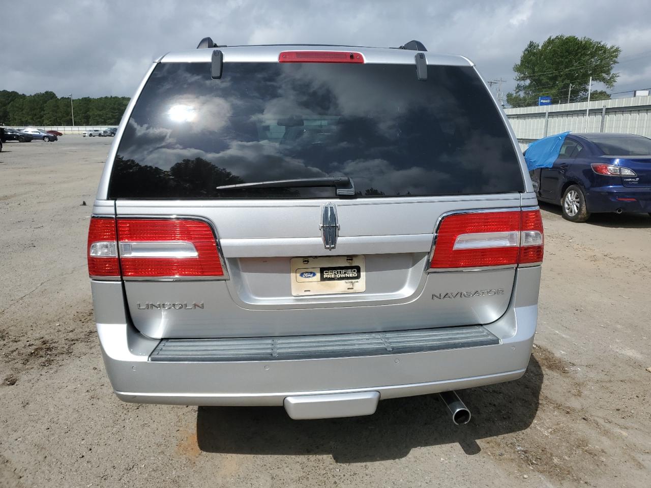 5LMJJ2H5XAEJ00472 2010 Lincoln Navigator