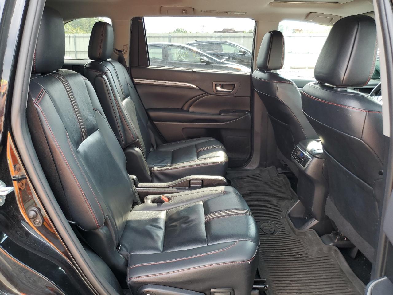 5TDJZRFH0KS627454 2019 Toyota Highlander Se