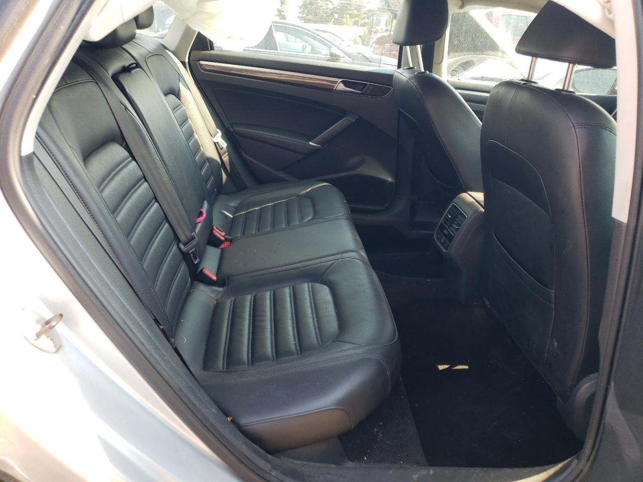 1VWCM7A32HC011950 2017 Volkswagen Passat Sel Premium