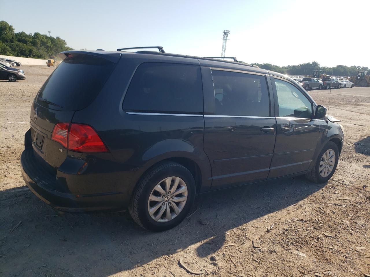 2C4RVABG3CR146122 2012 Volkswagen Routan Se