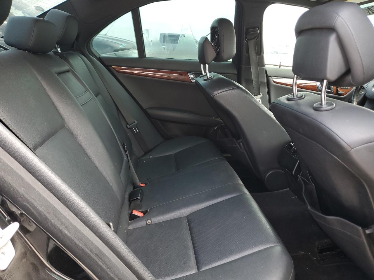 WDDGF5EB9BR170270 2011 Mercedes-Benz C 300