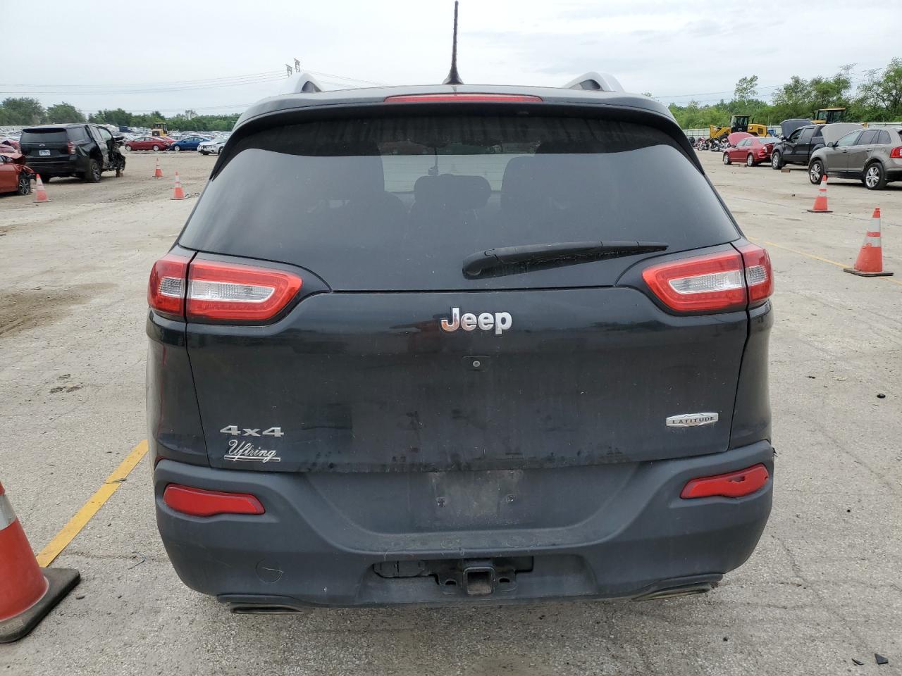 1C4PJMCS9FW530117 2015 Jeep Cherokee Latitude
