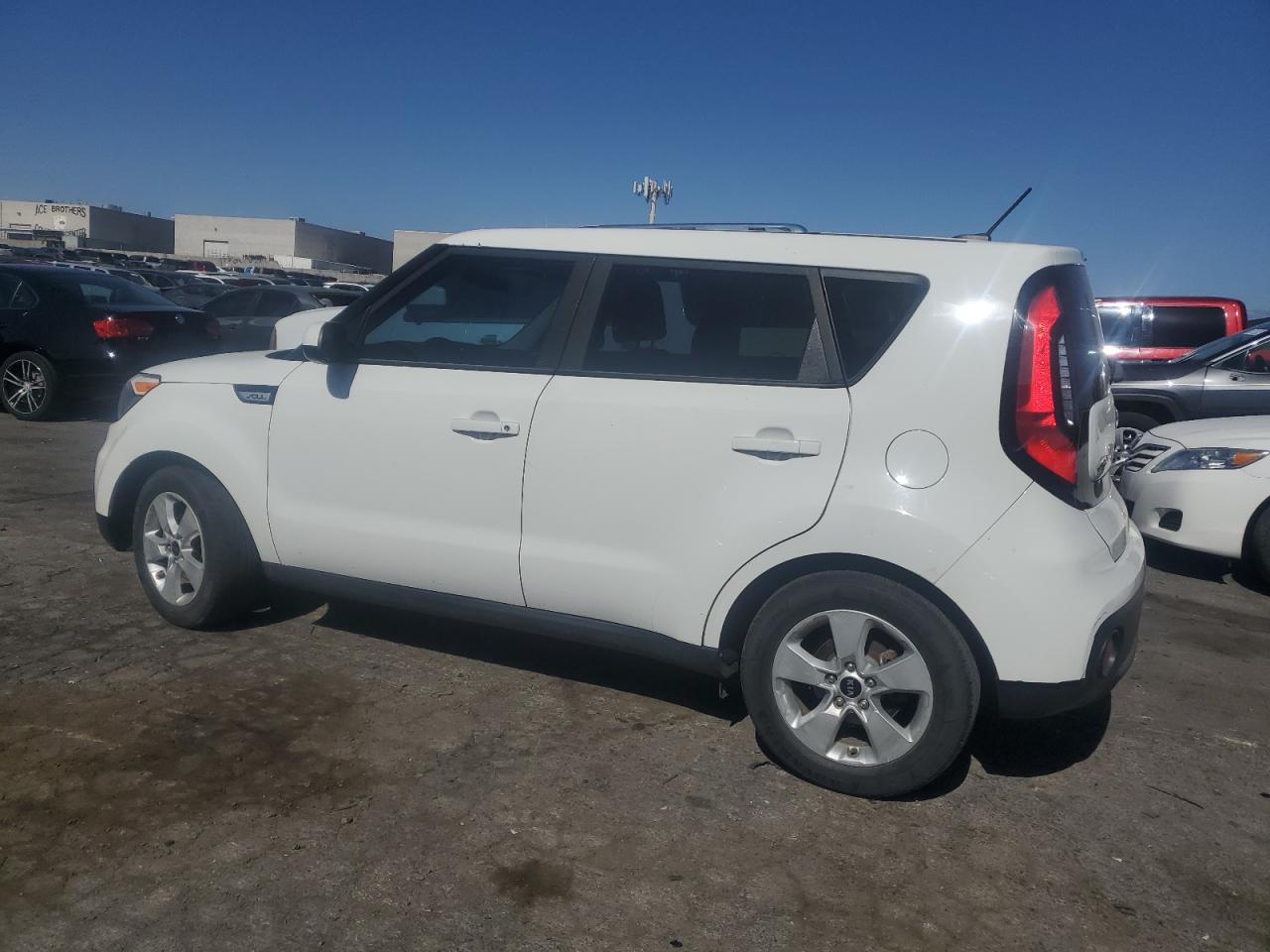 KNDJN2A21J7535008 2018 Kia Soul