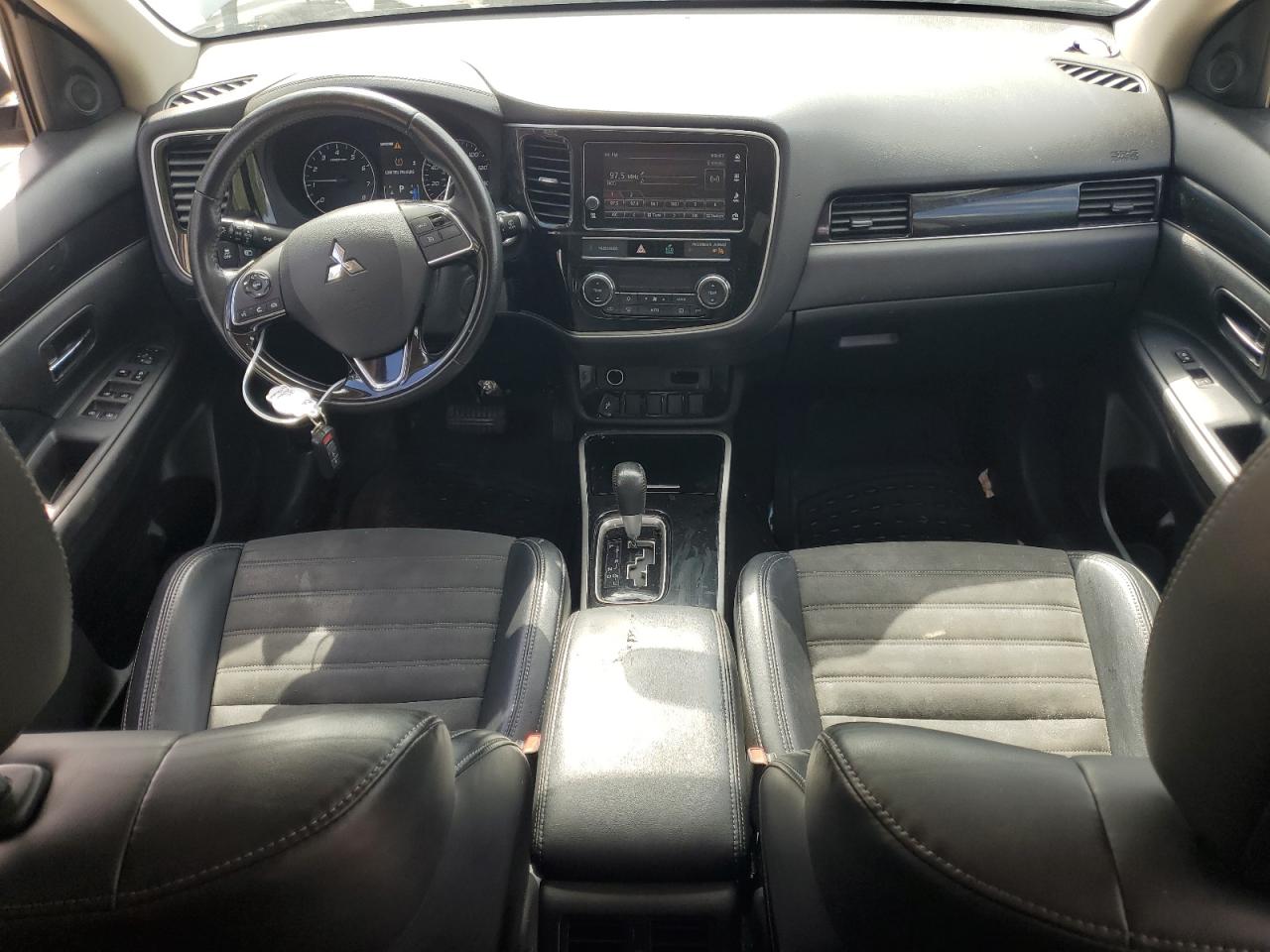 JA4AZ3A32KJ002022 2019 Mitsubishi Outlander Se