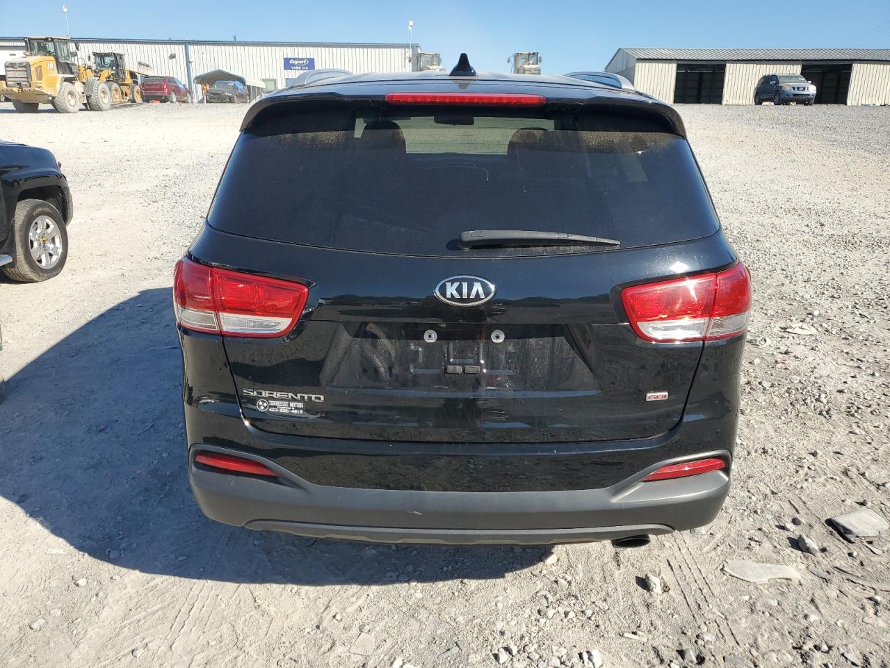 5XYPGDA39JG425884 2018 Kia Sorento Lx