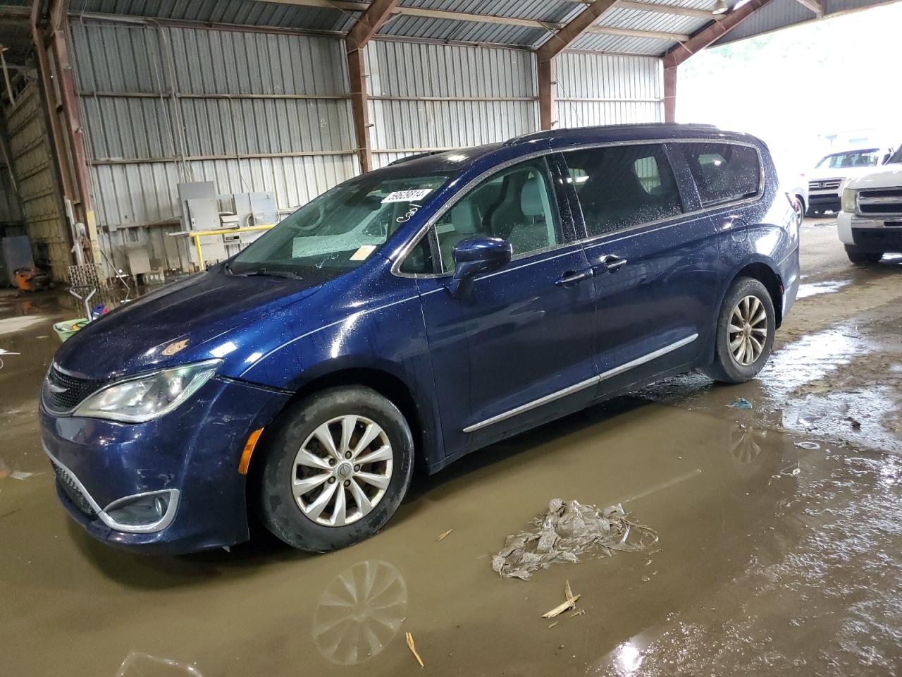 2017 Chrysler Pacifica Touring L vin: 2C4RC1BG9HR512548