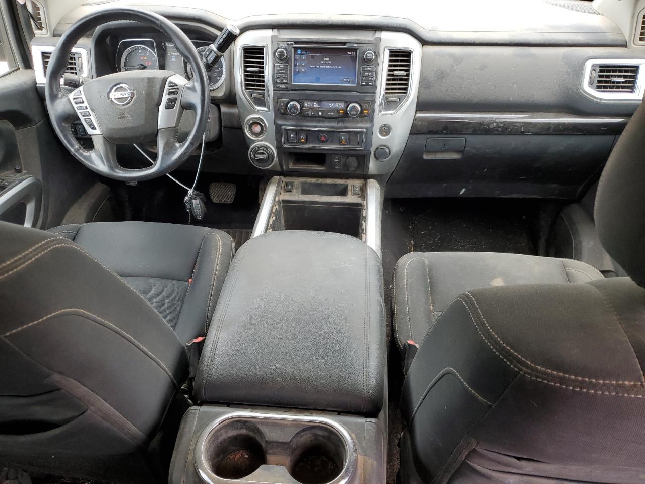 1N6AA1E53HN551238 2017 Nissan Titan Sv