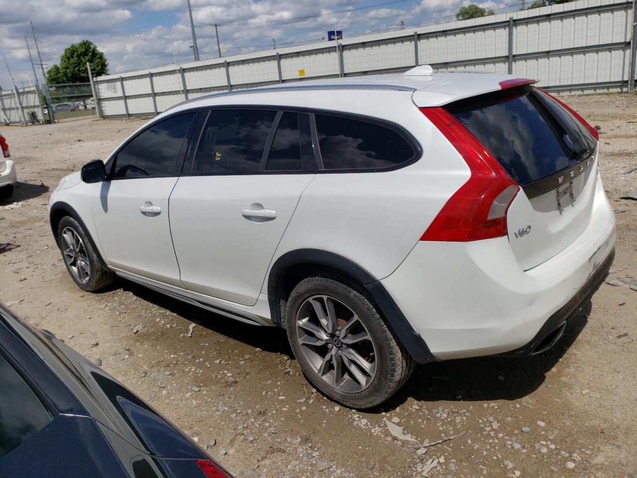 2015 Volvo V60 Cross Country Premier vin: YV4612HK4F1000320