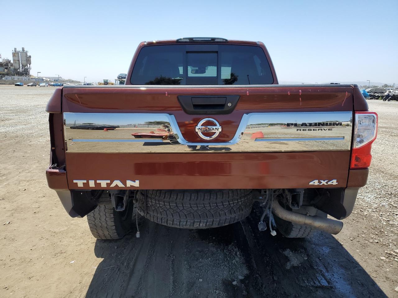 1N6AA1E51HN553957 2017 Nissan Titan Sv