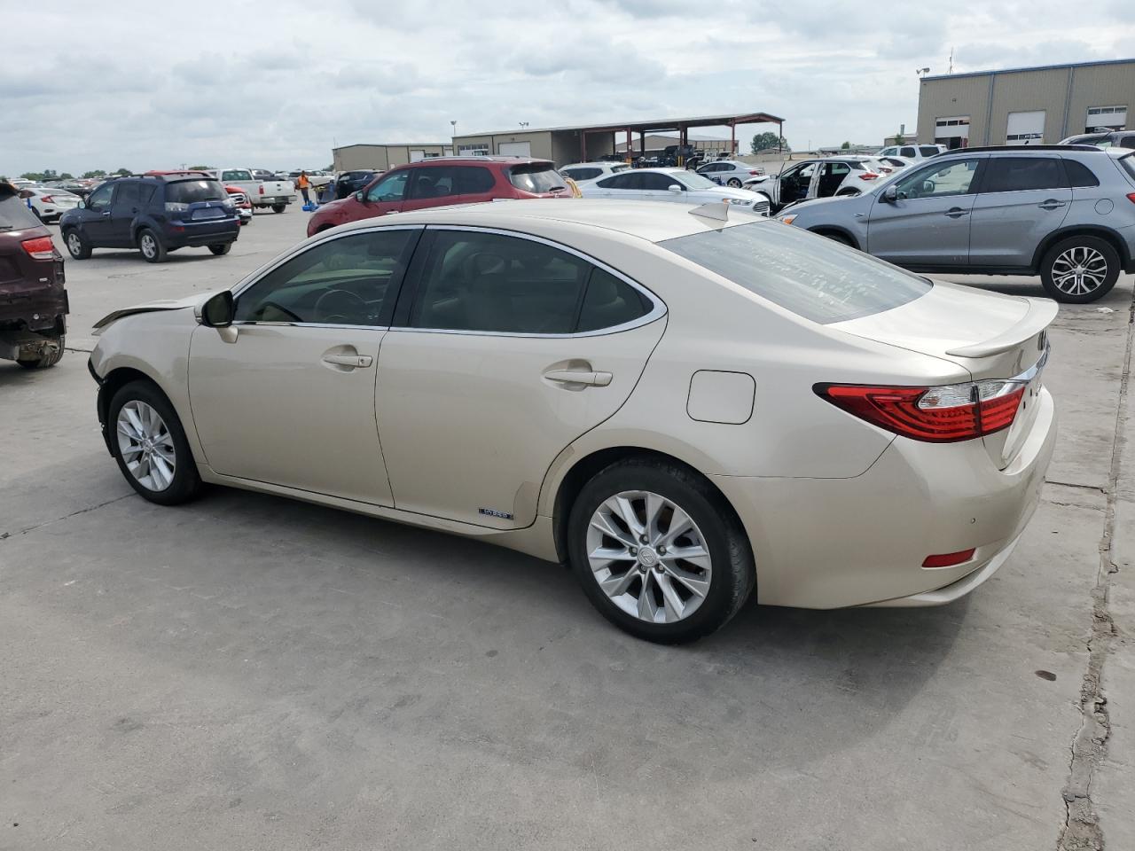 JTHBW1GG4F2080608 2015 Lexus Es 300H