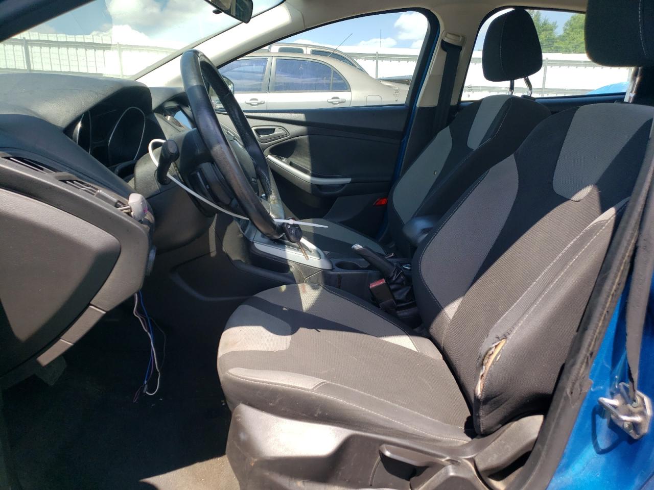 1FAHP3F25CL290298 2012 Ford Focus Se