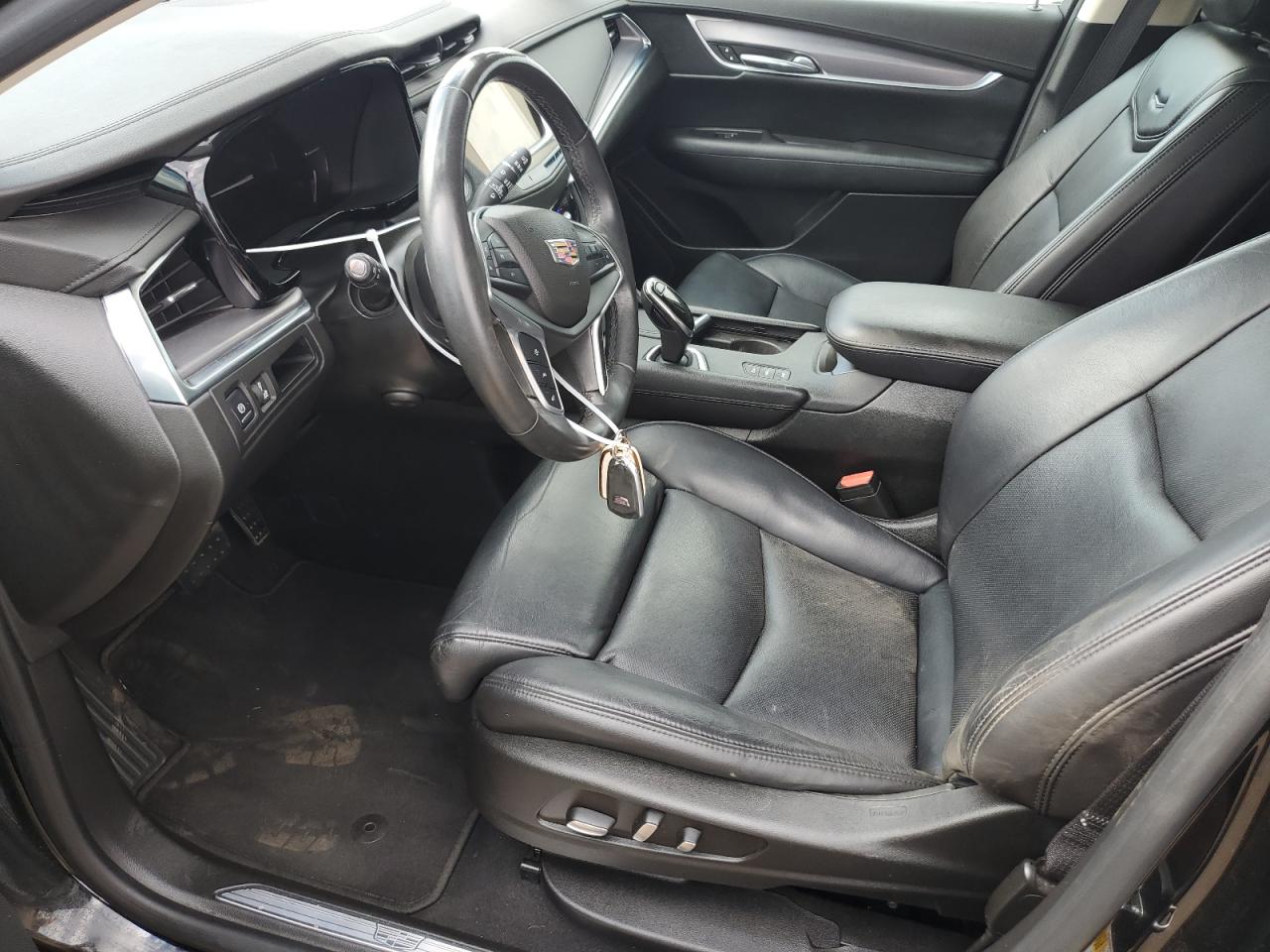 1GYKNDRS8HZ231333 2017 Cadillac Xt5 Luxury