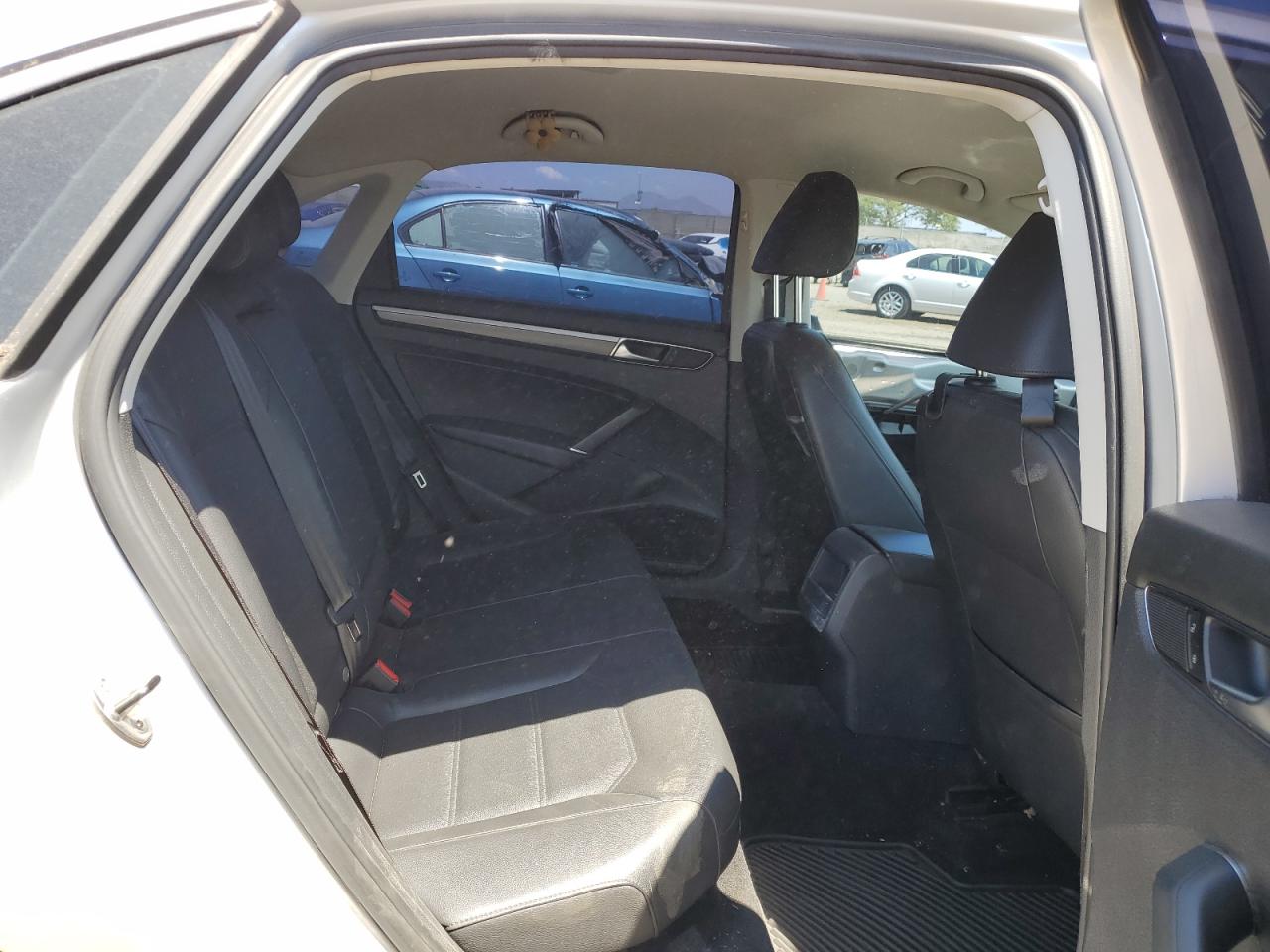 1VWDT7A31HC017374 2017 Volkswagen Passat R-Line