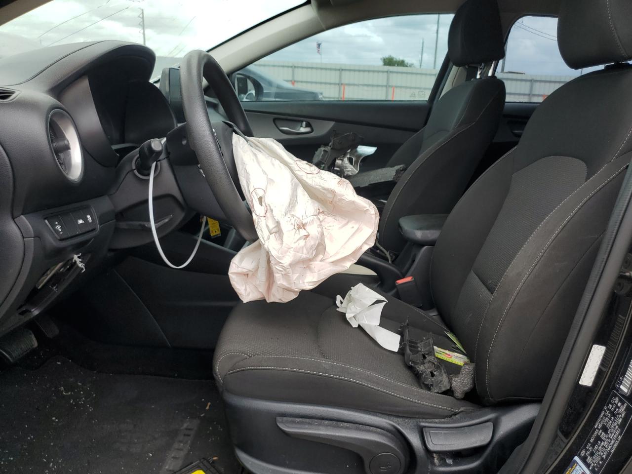 3KPF24ADXME290483 2021 Kia Forte Fe