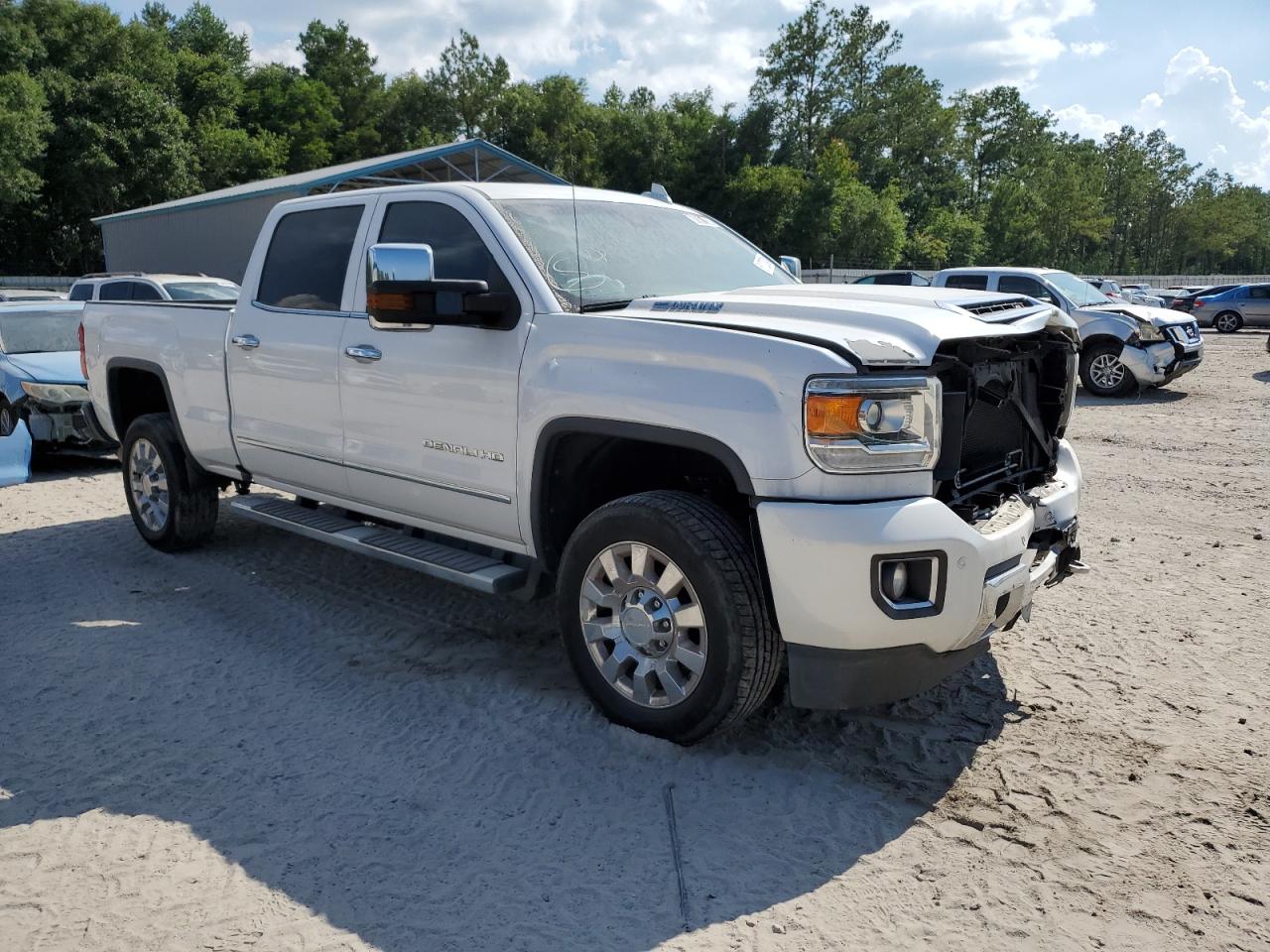 1GT12UEY7JF261144 2018 GMC Sierra K2500 Denali