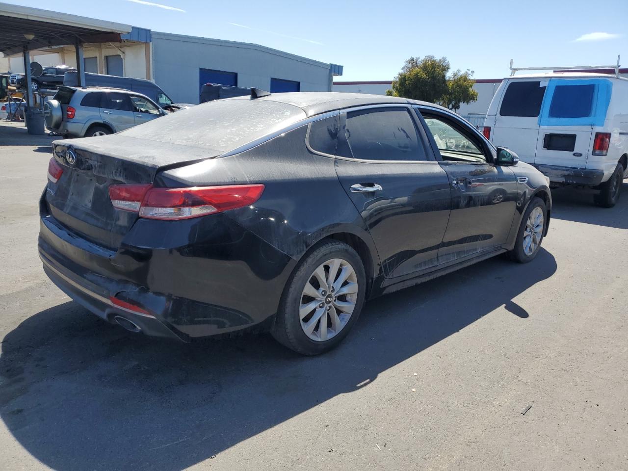 2017 Kia Optima Lx vin: 5XXGT4L30HG128350