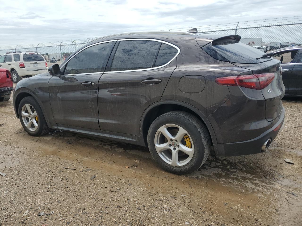 2018 Alfa Romeo Stelvio vin: ZASFAKAN3J7B76912