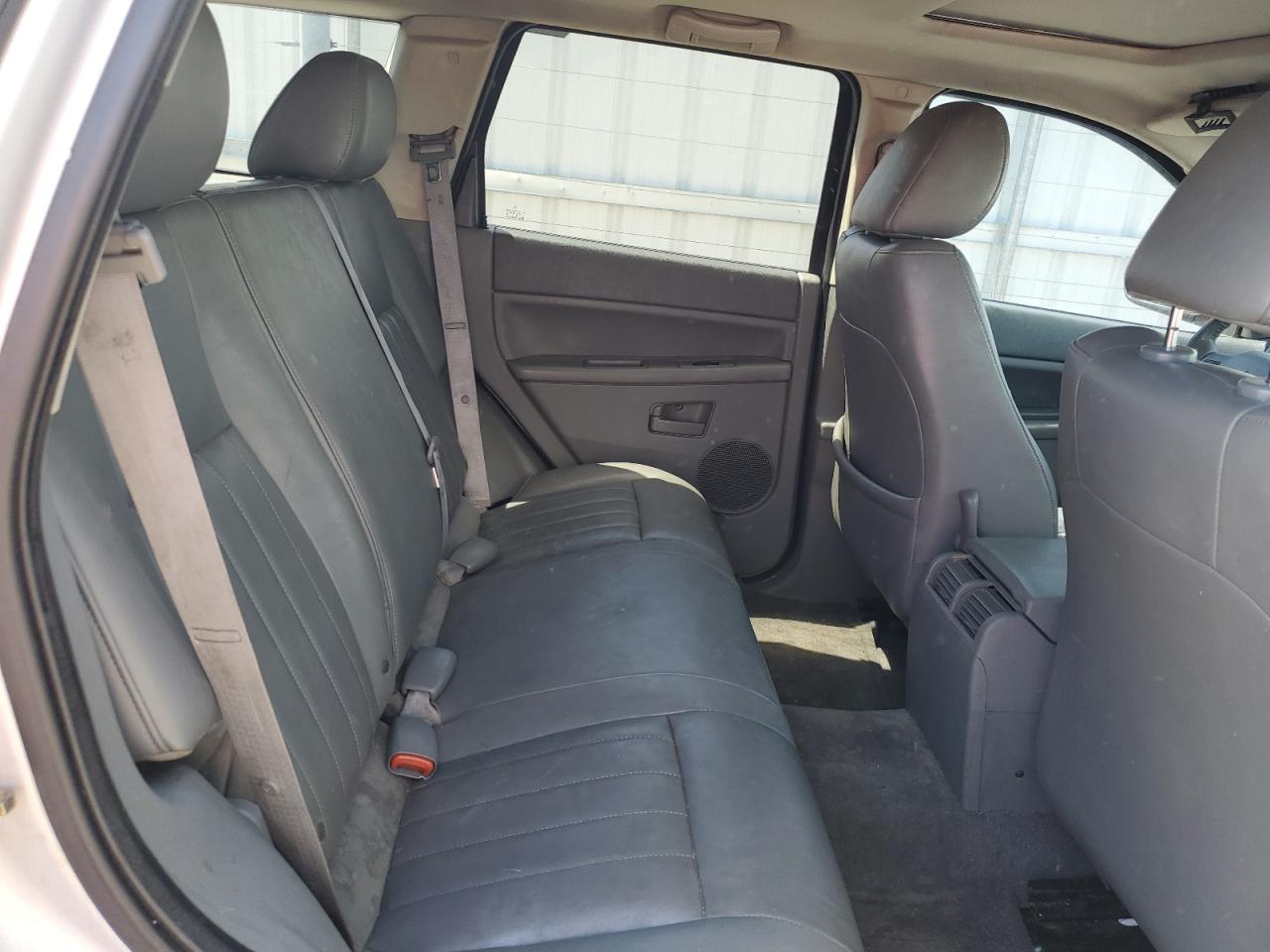 1j4hr48n15c560383 1J4HR48N15C560383 2005 Jeep Grand Cherokee Laredo
