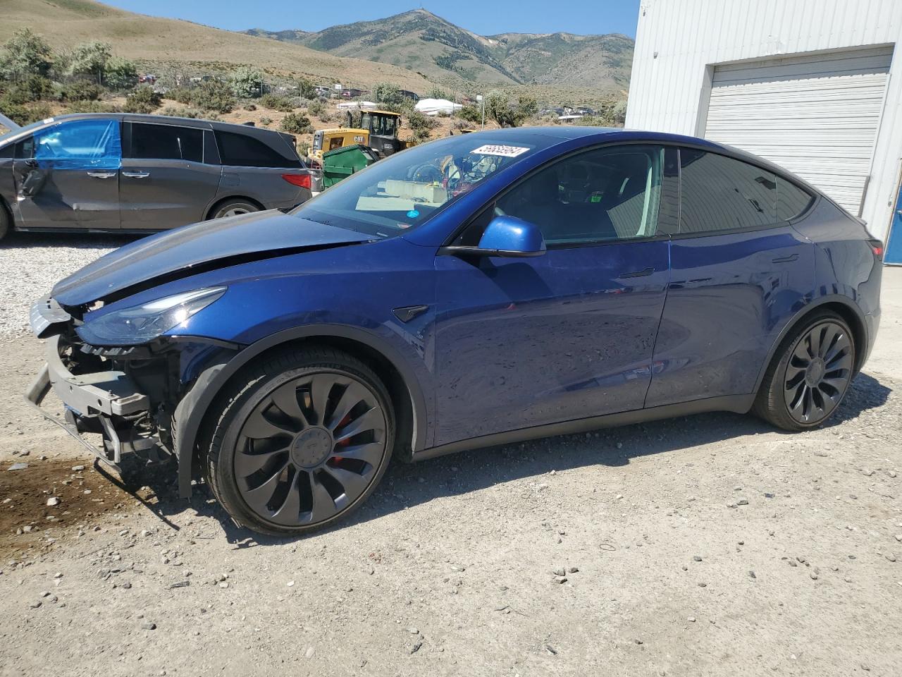 2022 Tesla Model Y vin: 7SAYGDEF7NF493352