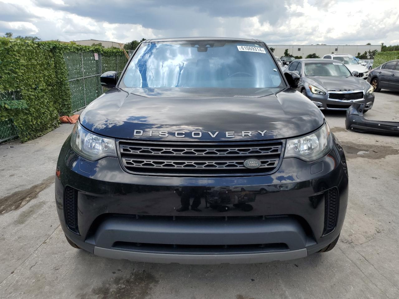 2018 Land Rover Discovery Se vin: SALRG2RV9JA059744