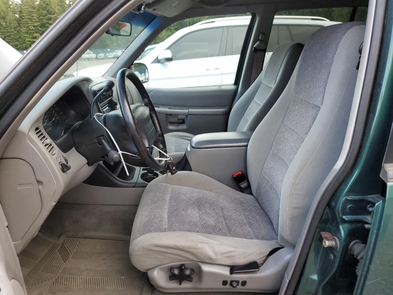 1FMZU73E01ZA27140 2001 Ford Explorer Xlt