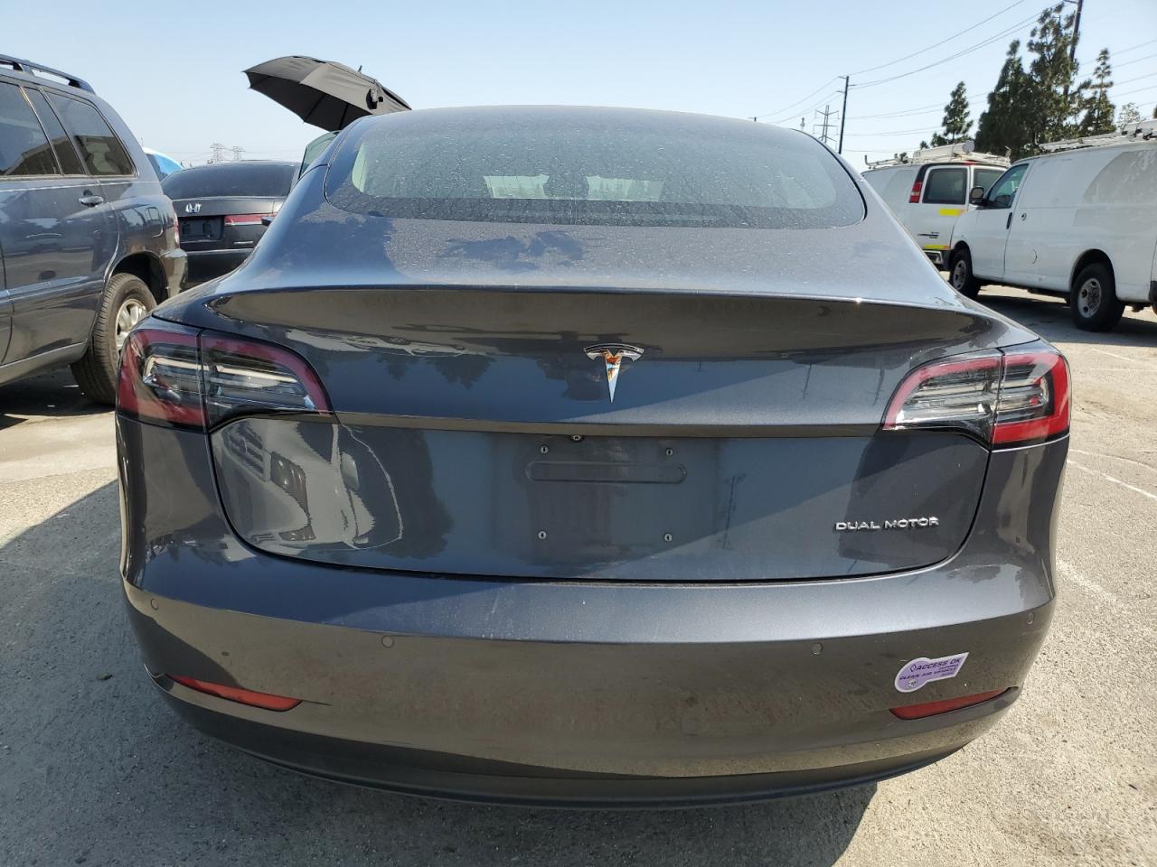 5YJ3E1EBXJF089786 2018 Tesla Model 3