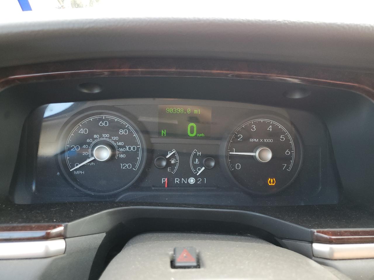 2LNBL8CV6BX753120 2011 Lincoln Town Car Signature Limited