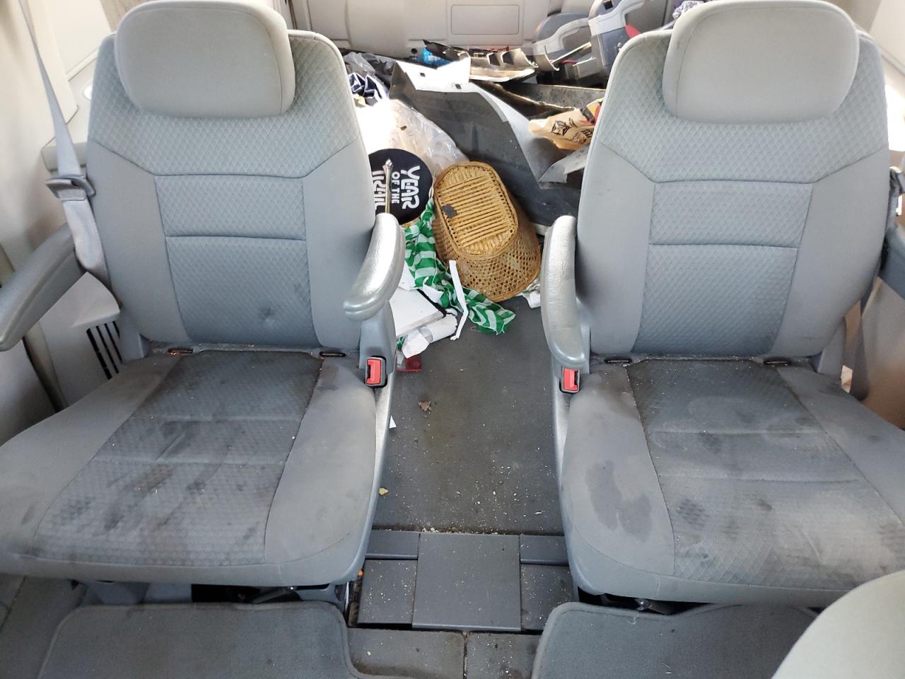 2A4RR5D10AR431663 2010 Chrysler Town & Country Touring