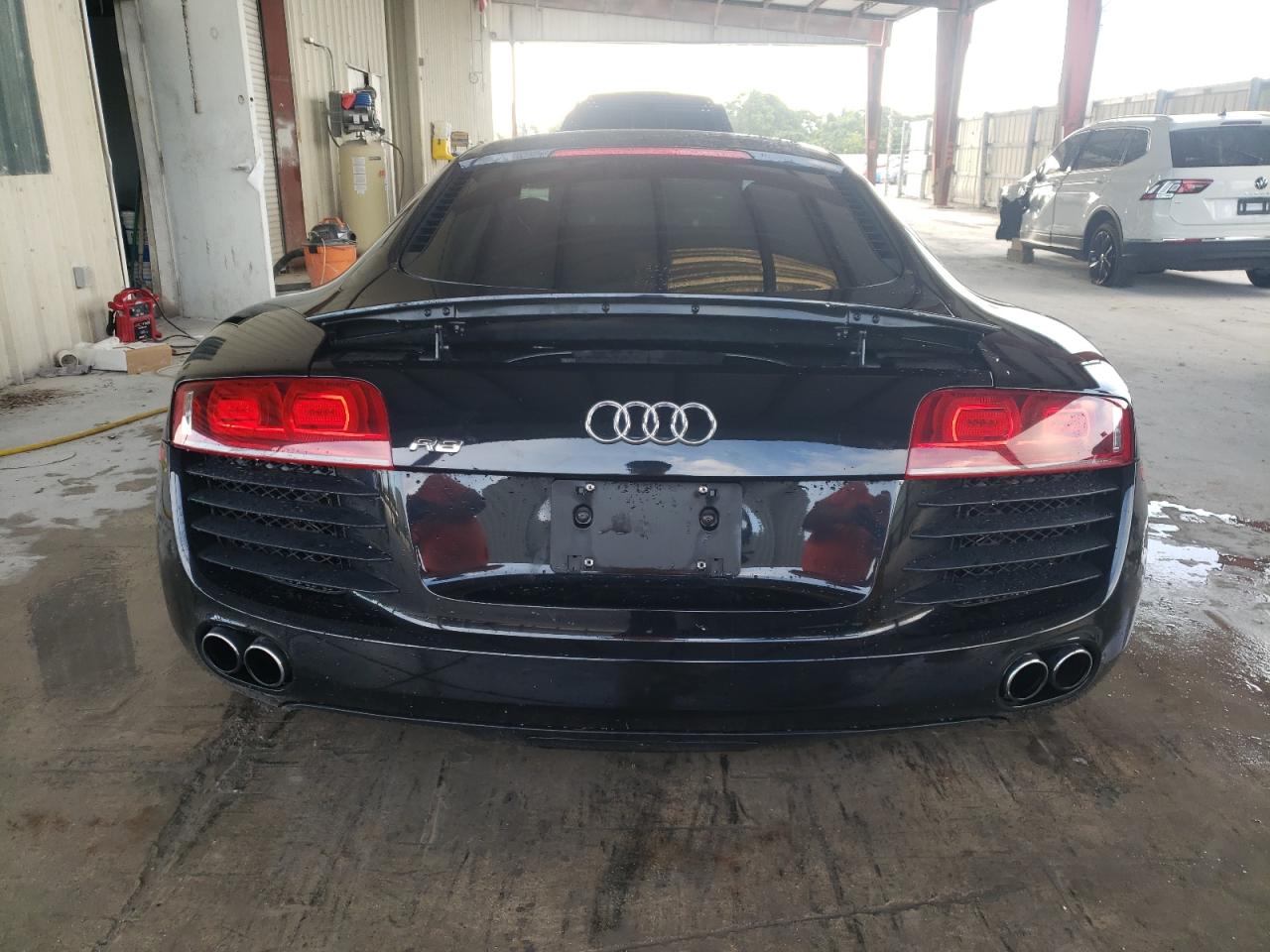 WUADUAFG5BN001427 2011 Audi R8 4.2 Quattro