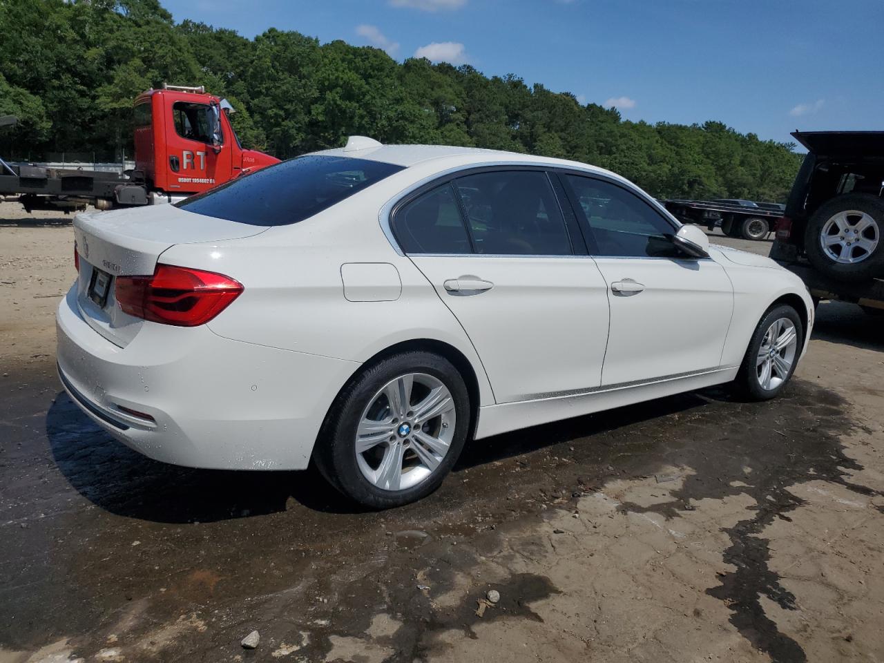 WBA8D9C57JEB35208 2018 BMW 330 Xi