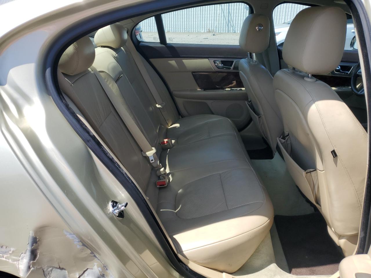 SAJWA0GB6ALR49861 2010 Jaguar Xf Premium