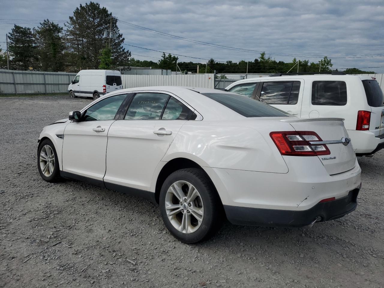 1FAHP2H8XHG124984 2017 Ford Taurus Sel