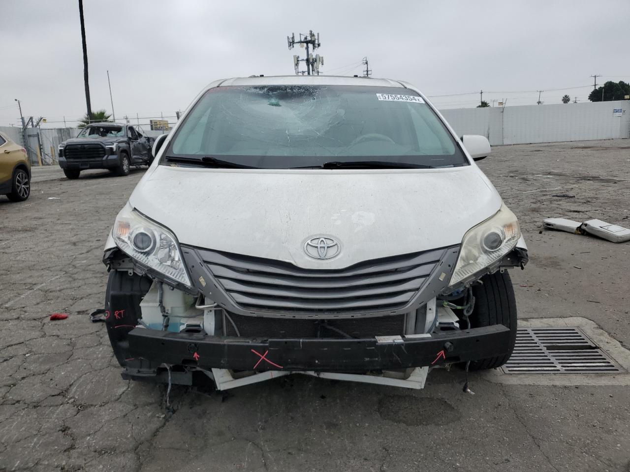 5TDYK3DC3BS061670 2011 Toyota Sienna Xle