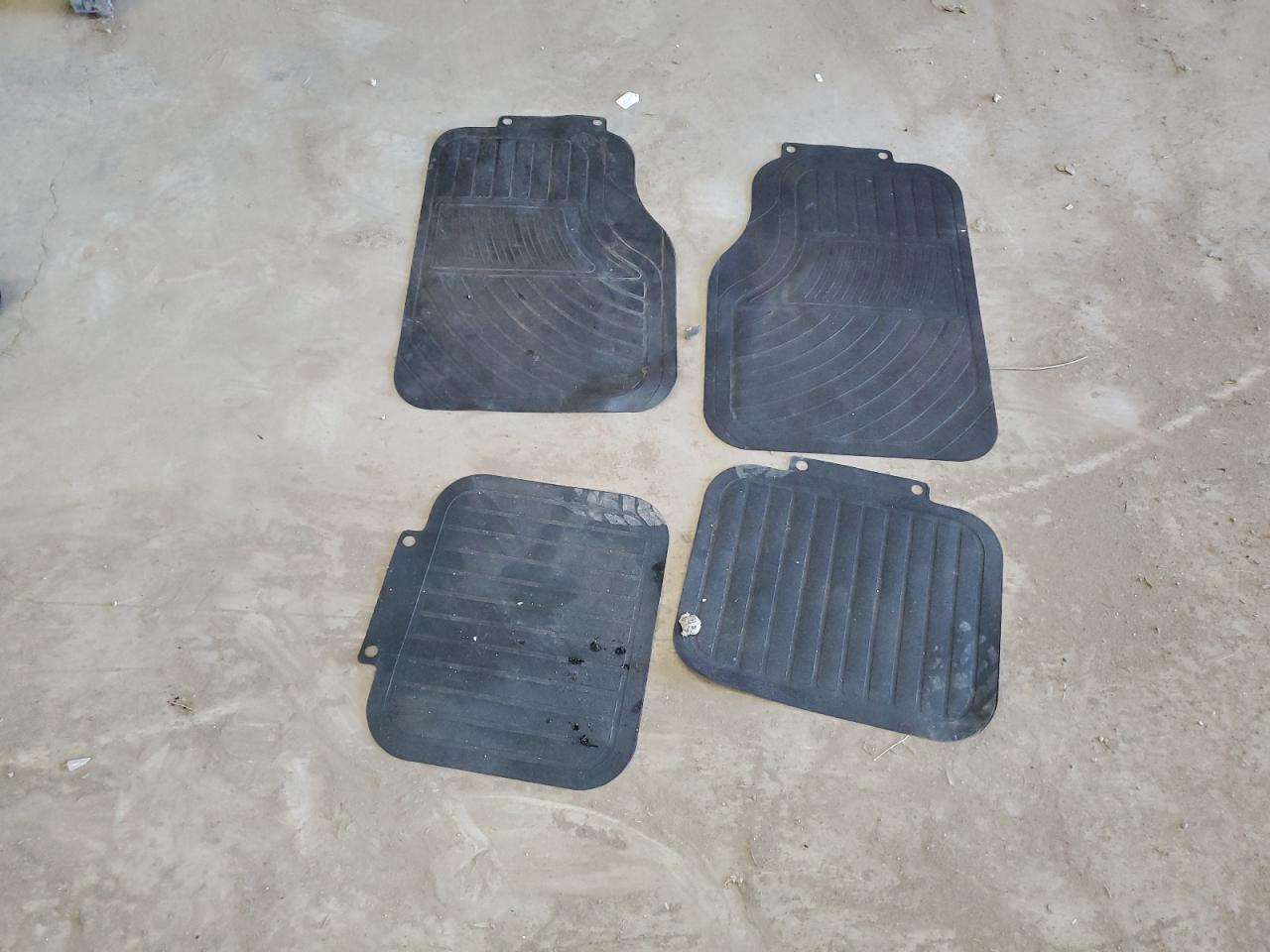 JTDBE32K130172228 2003 Toyota Camry Le