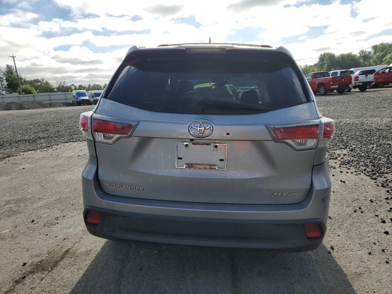 5TDJKRFH4FS224023 2015 Toyota Highlander Xle