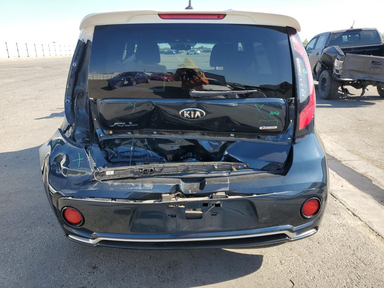 KNDJP3A54J7581930 2018 Kia Soul +