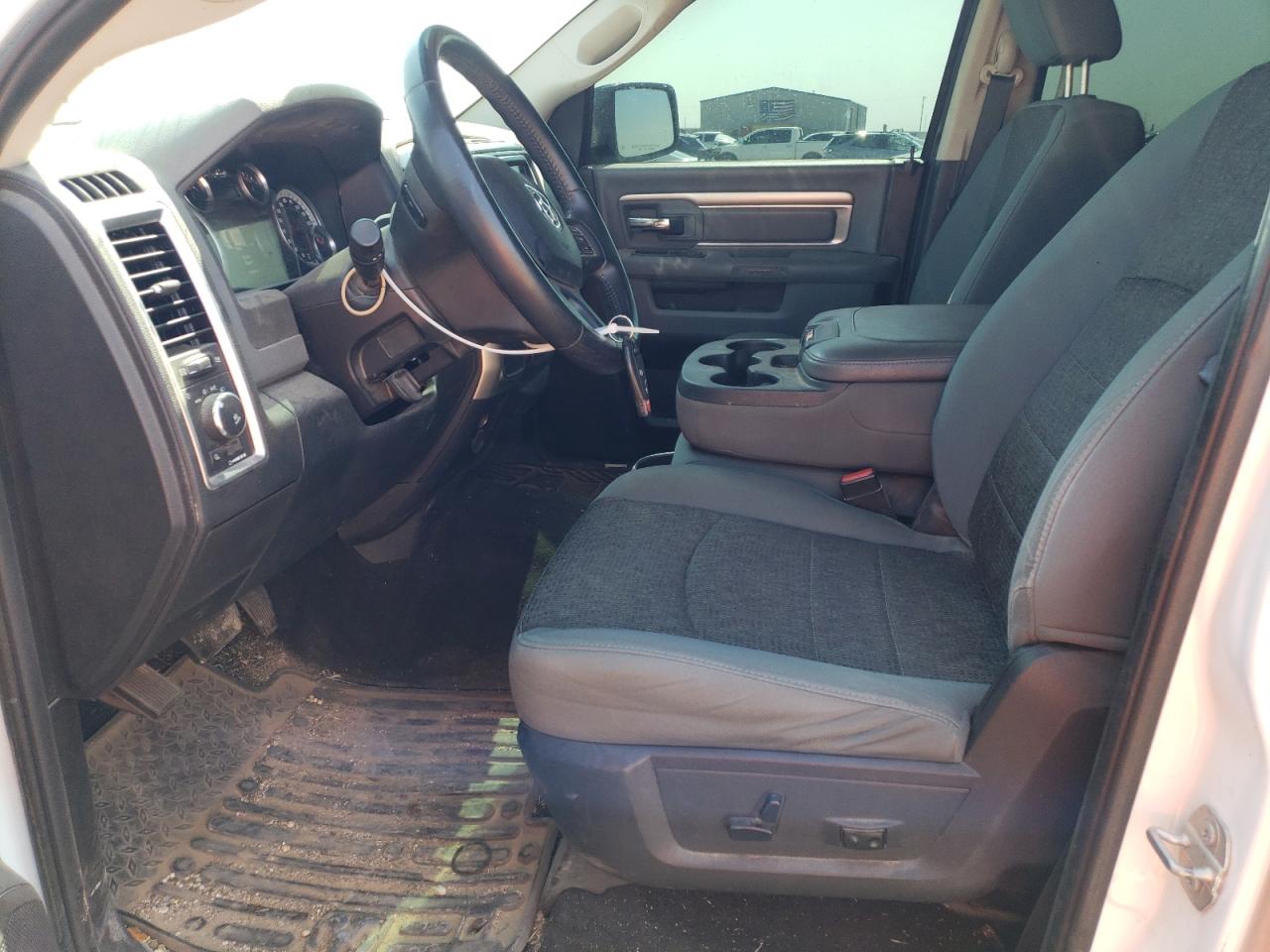 1C6RR6LT1FS663555 2015 Ram 1500 Slt