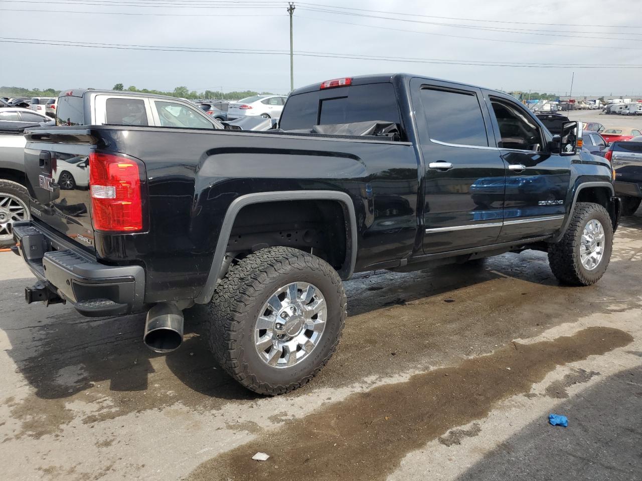 2018 GMC Sierra K2500 Denali vin: 1GT12UEY0JF274589