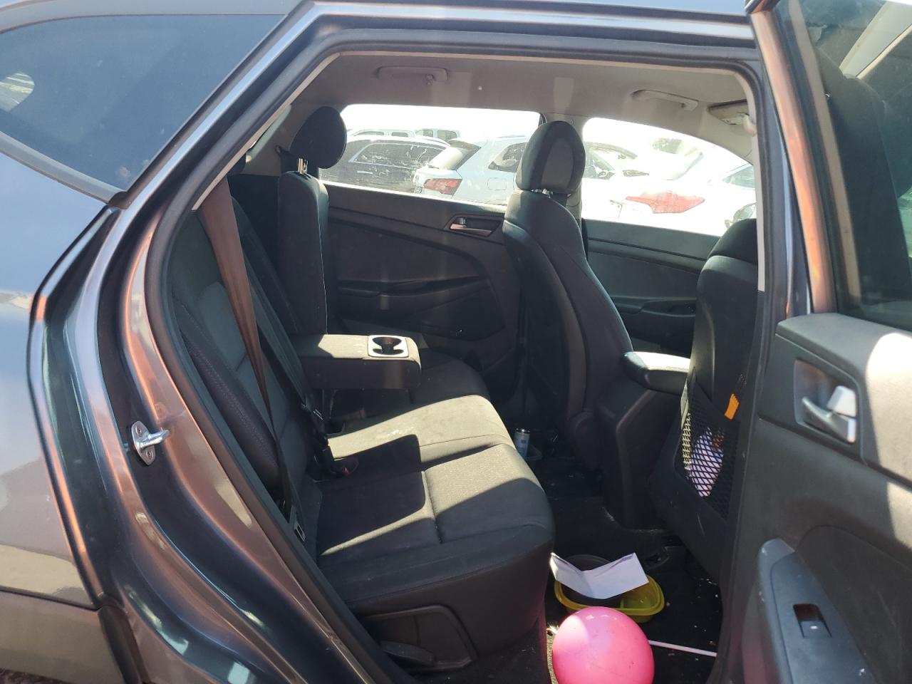 KM8J23A41JU702416 2018 Hyundai Tucson Se