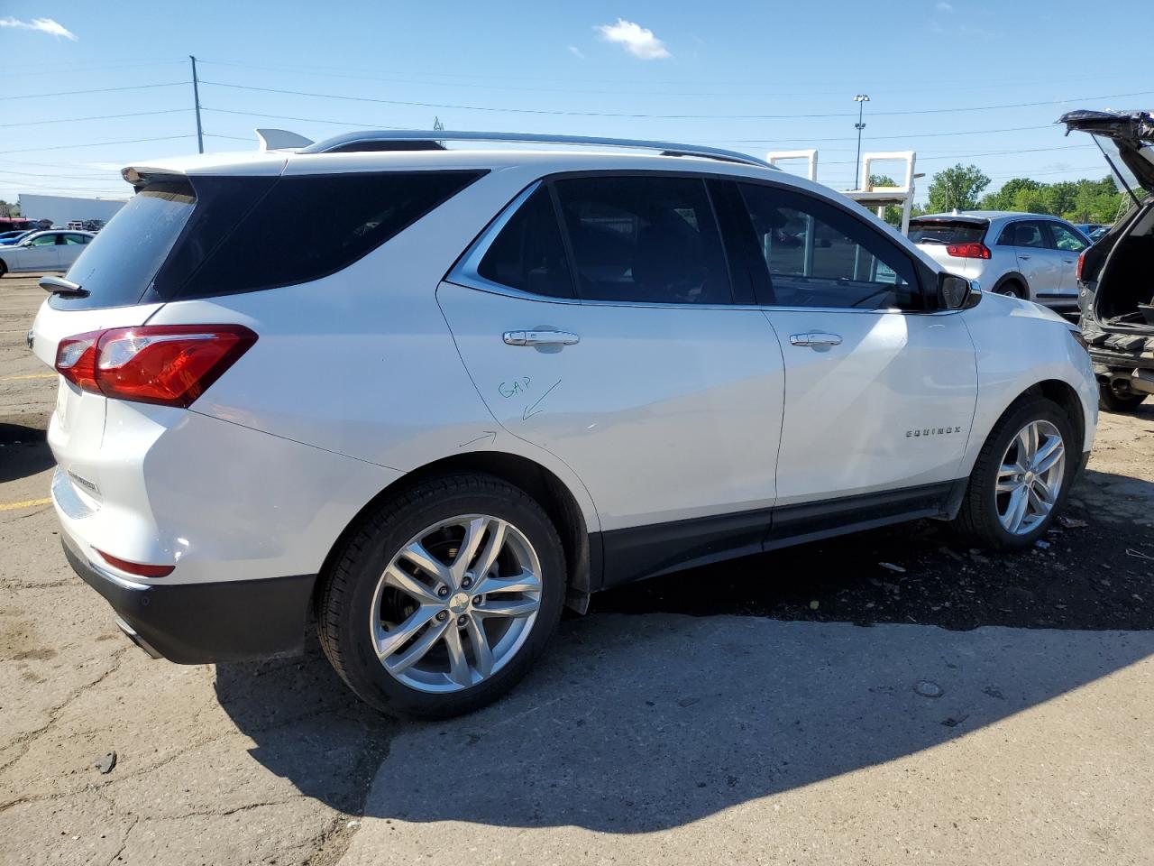 2GNAXWEX8J6160426 2018 Chevrolet Equinox Premier