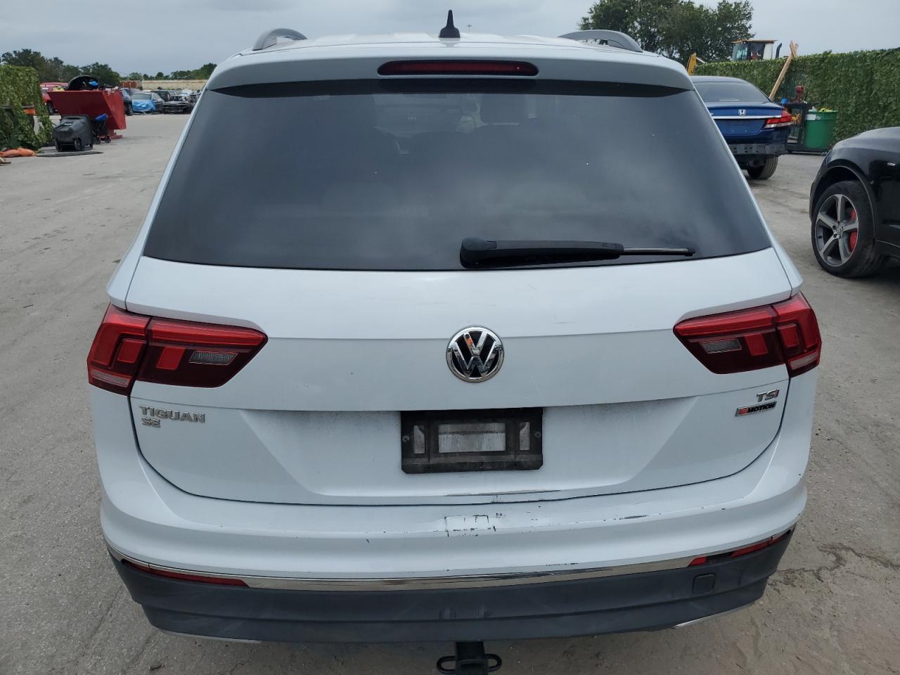 3VV2B7AX5JM053784 2018 Volkswagen Tiguan Se