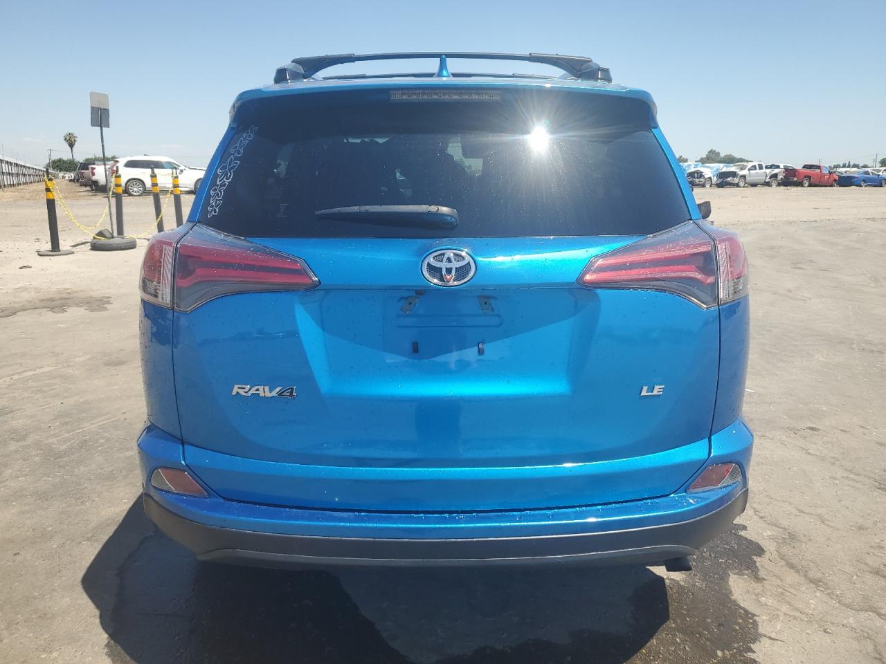 JTMZFREV0HJ110907 2017 Toyota Rav4 Le