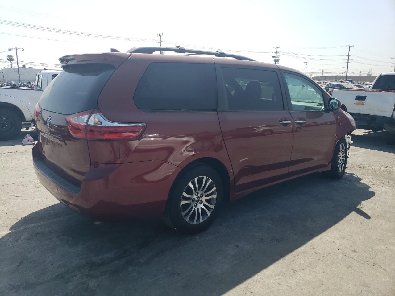 2018 Toyota Sienna Xle vin: 5TDYZ3DC0JS925018