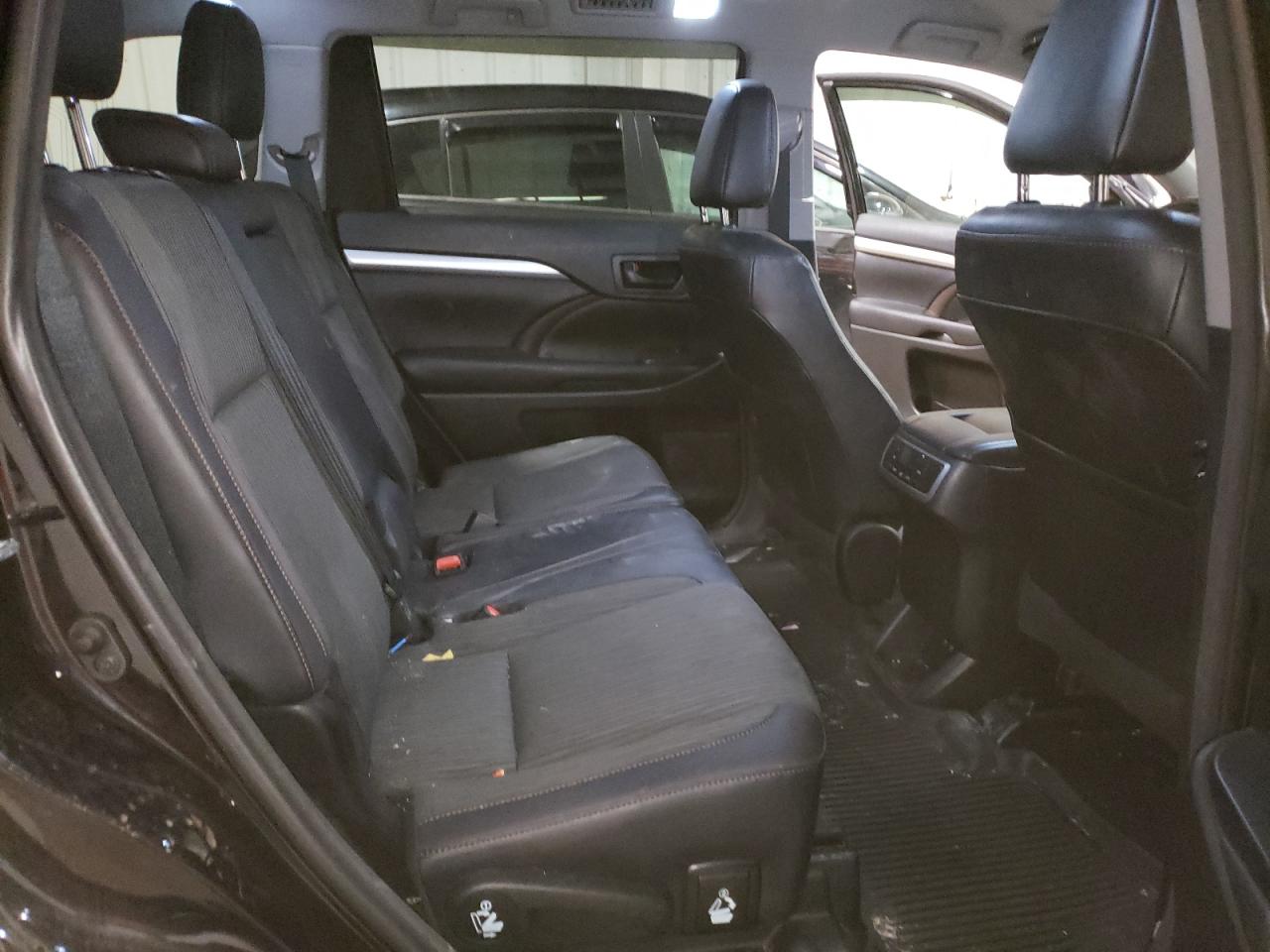 5TDBZRFH7JS879981 2018 Toyota Highlander Le