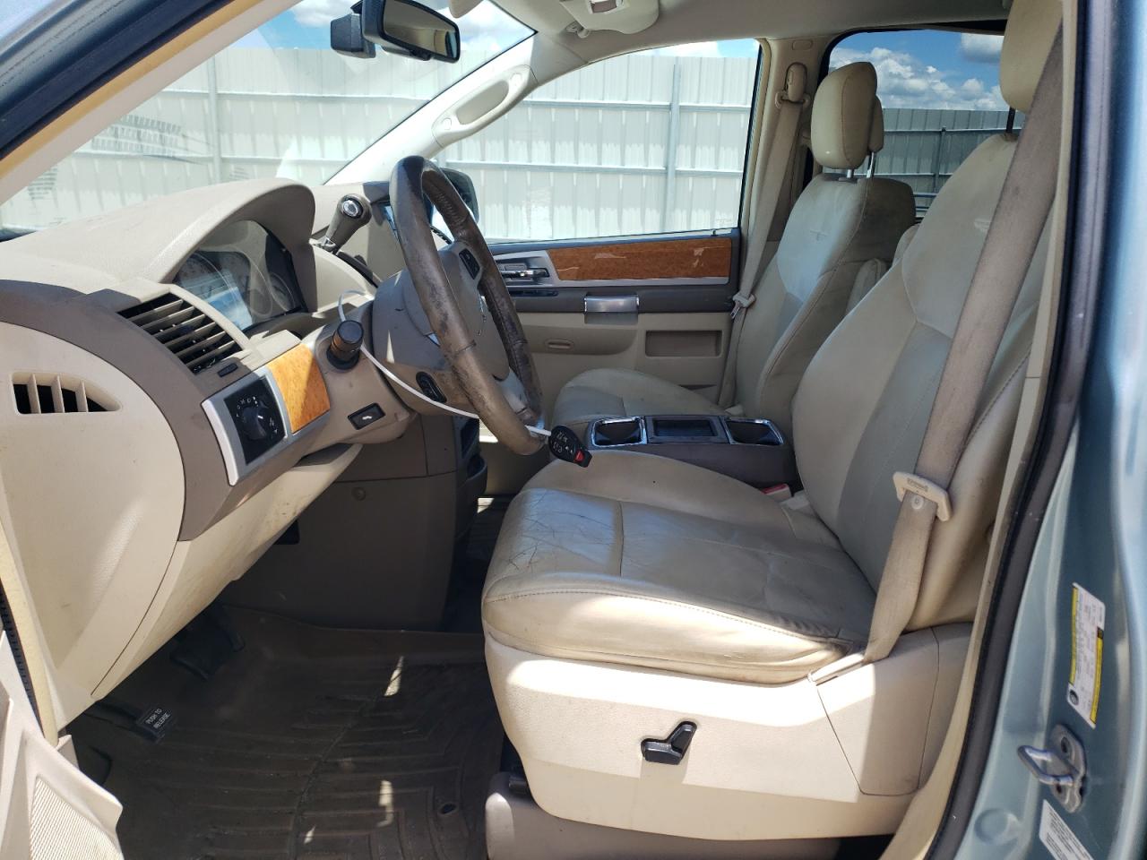 2A4RR7DX7AR501773 2010 Chrysler Town & Country Limited