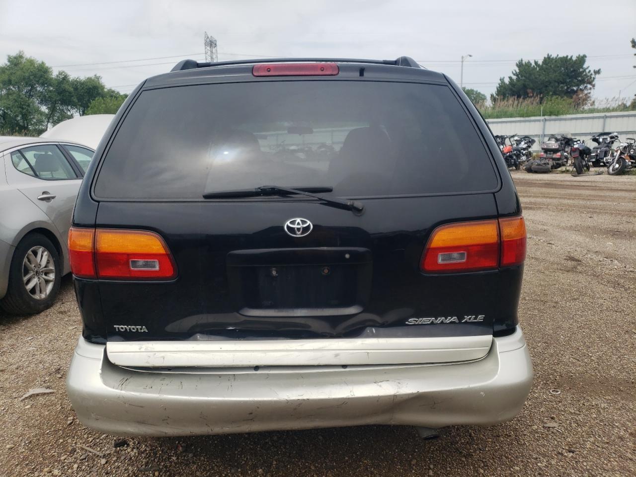 4T3ZF13C8YU266570 2000 Toyota Sienna Le