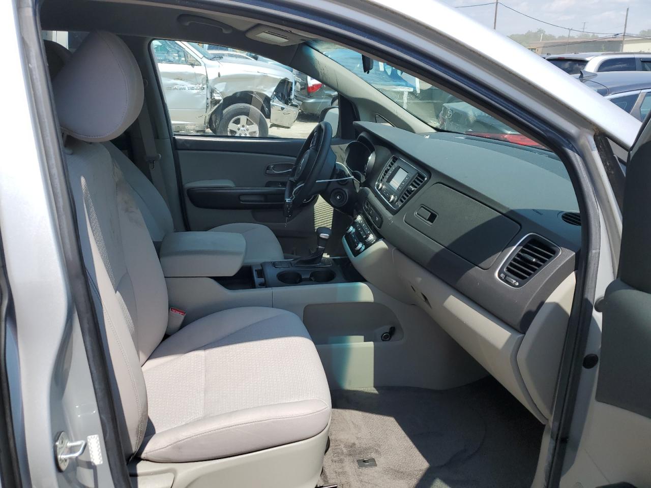 KNDMB5C18J6381284 2018 Kia Sedona Lx