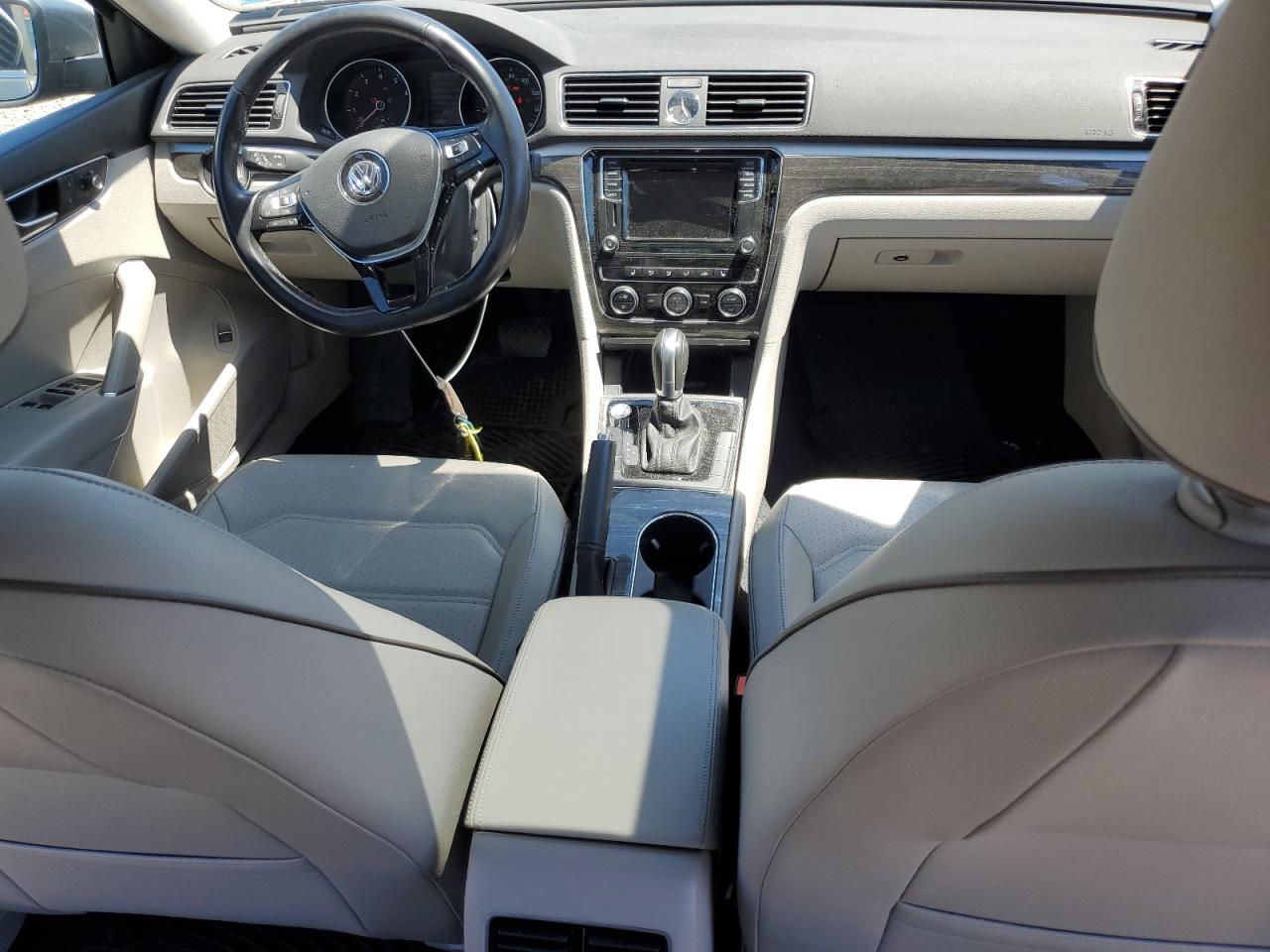 1VWBT7A35HC012699 2017 Volkswagen Passat Se